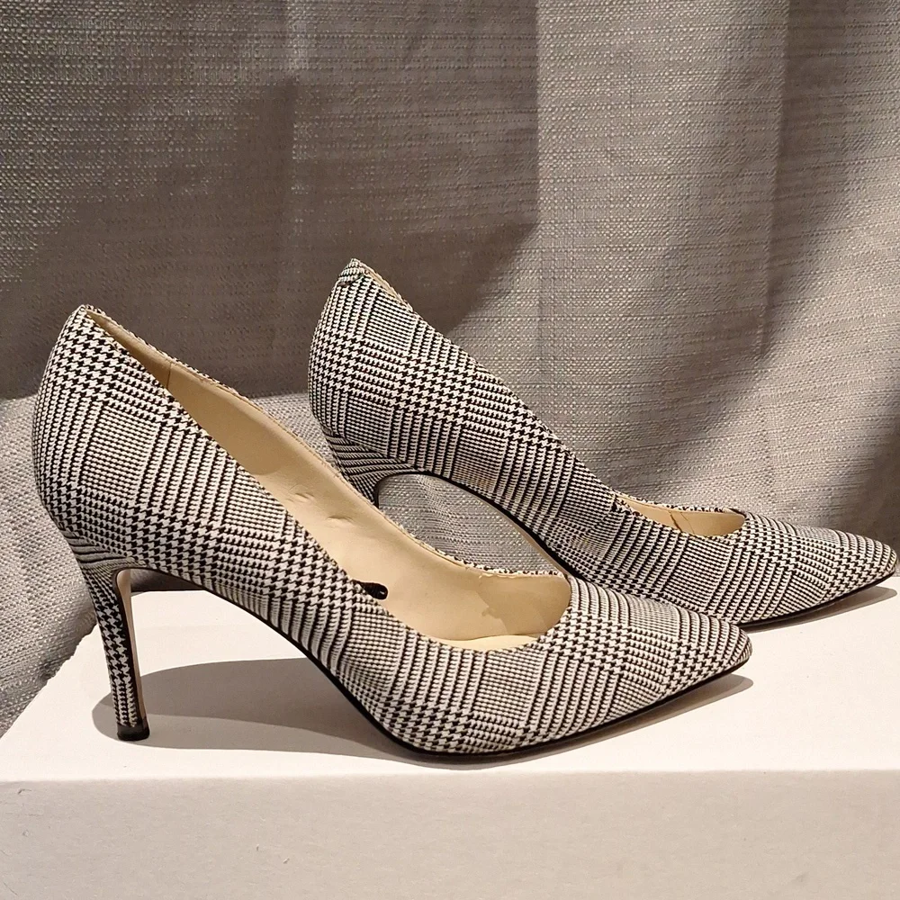Marc Fisher Darren Black And White Hounds Tooth Pointy Toe Pump Size 7 M